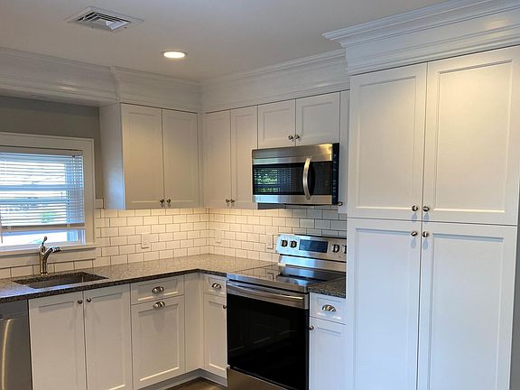 Under cabinet lighting; recess lighting; crown molding.