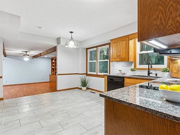 4th image of 8318 Connell St