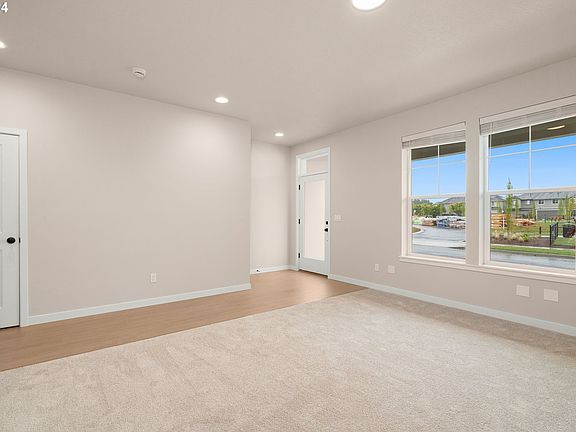 5th image of 3413 SE White Oak Ave