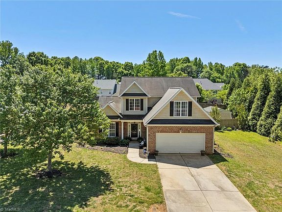 5th image of 904 Edgewater Rd