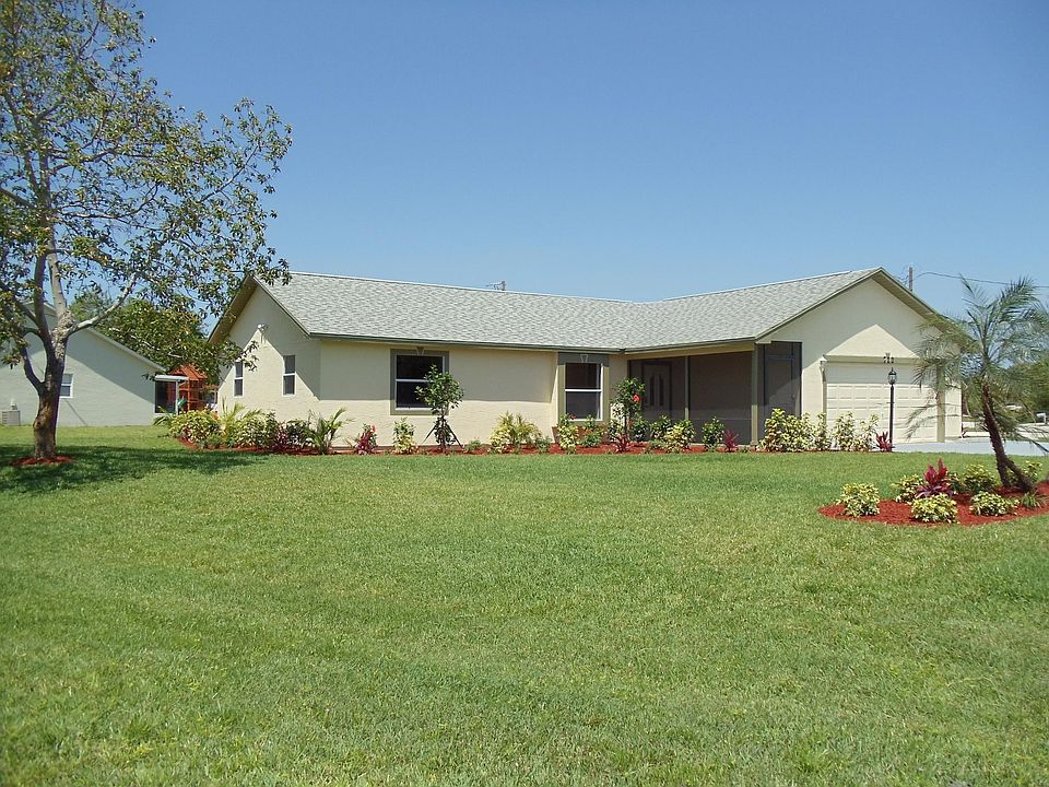 1st image of 722 NW Cardinal Drive