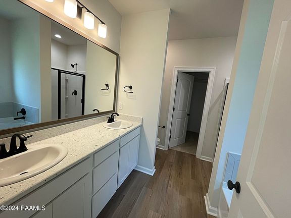 5th image of 212 Cainwood Ct