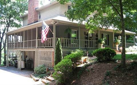 1st image of 225 Woodland Cir