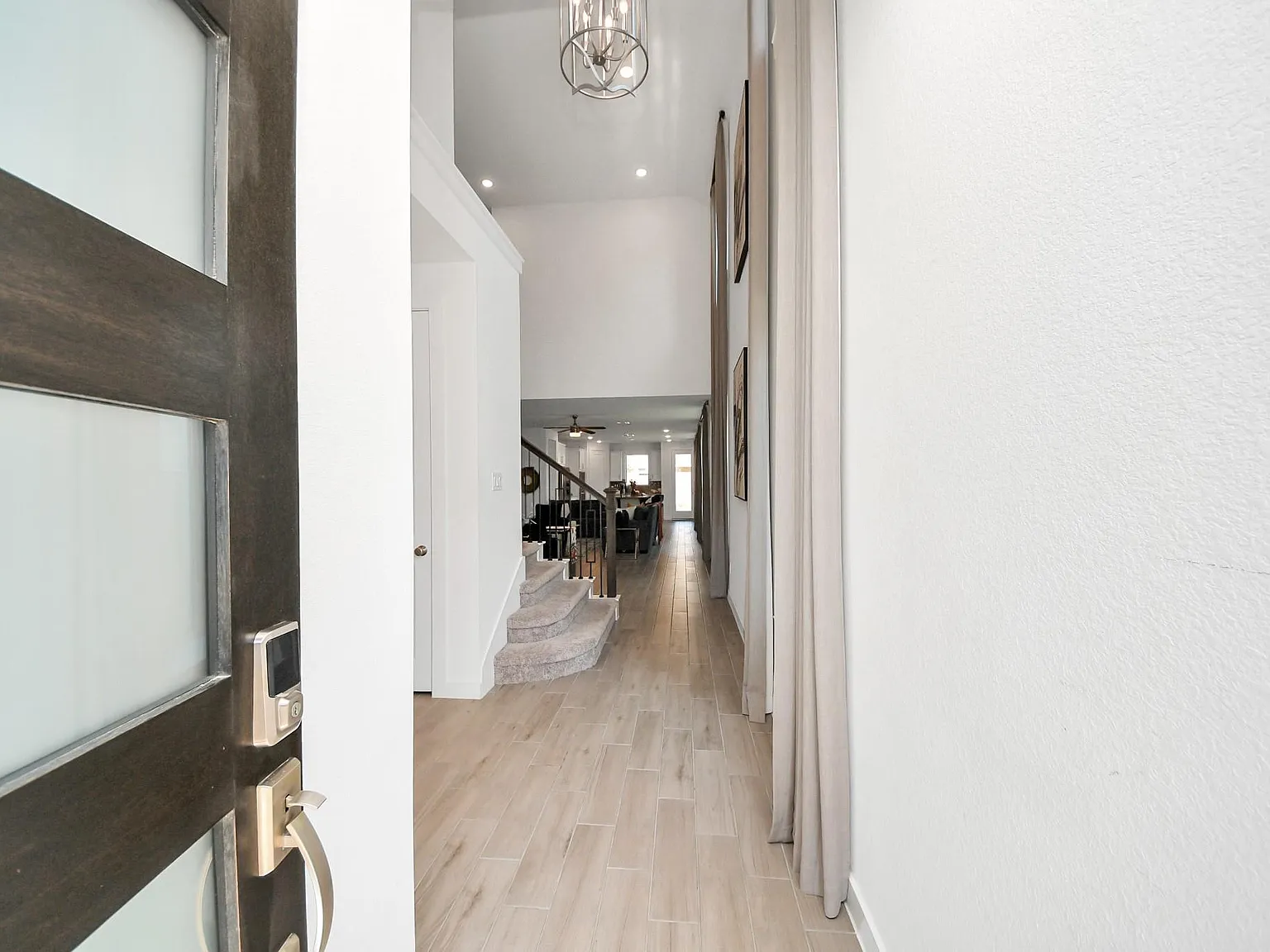 5 bed, 3.0 bath, 2649 sqft, $3,875 — Photo 4