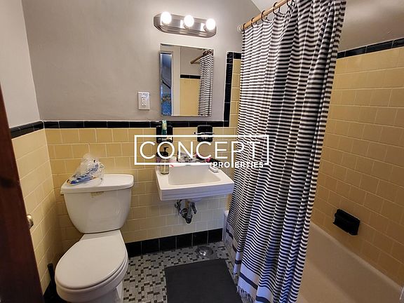 5th image of 216 Banks St #105