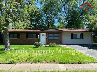 1375 Bluebird Dr, Florissant, MO 63031