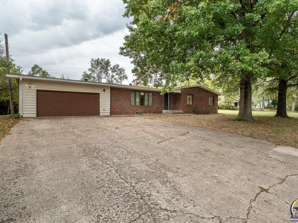 3515 NW Rochester Rd, Topeka, KS 66617
