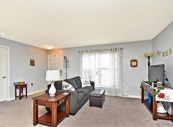 4th image of 1543 Dennis St