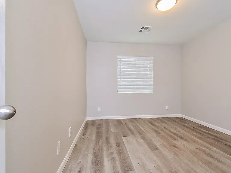 10569 Hamdem Ave — Photo 13