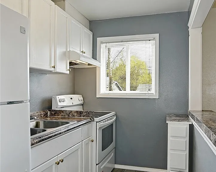 4627 S Fontanelle St #L — Photo 5