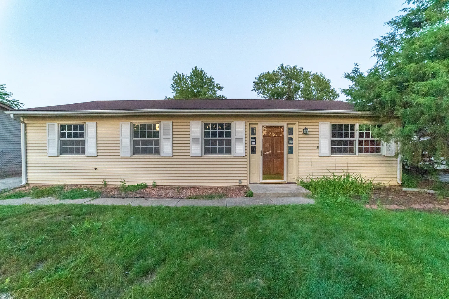 136 Galewood Dr photo 1