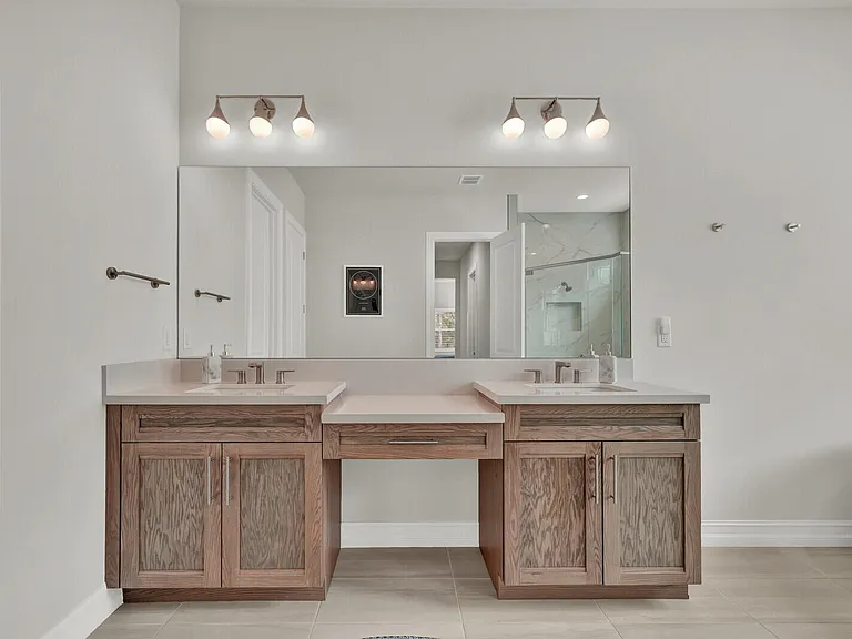 138 SE Palma St — Photo 24