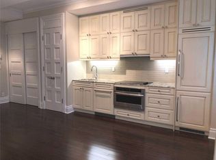 22 Leader Ln #523, Toronto, ON M5E0B2