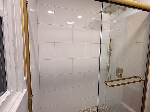 5th image of 147 W 52nd St Floor 1