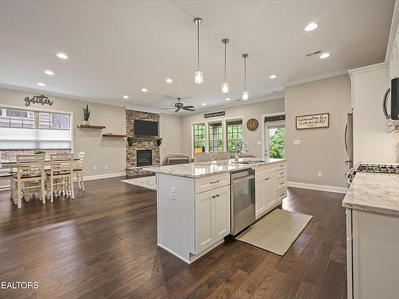 3rd image of 1653 Sugarfield Ln
