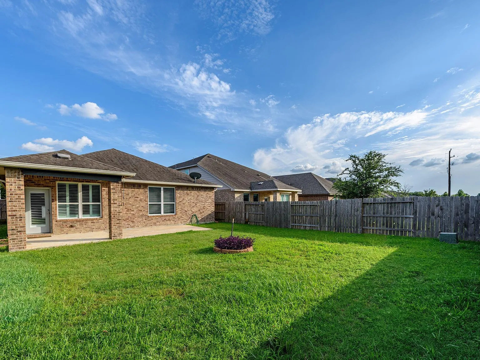 3 bed, 2.0 bath, 1757 sqft, $2,150 — Photo 4