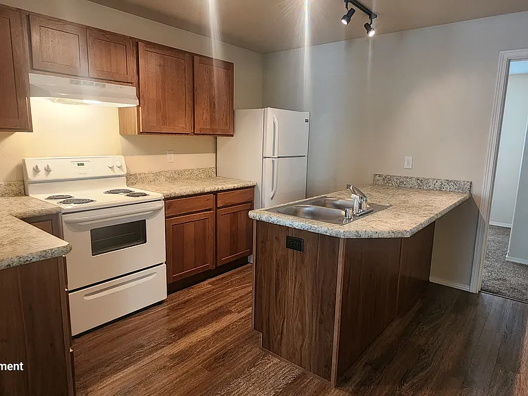 32 W Evergreen Dr — Photo 16
