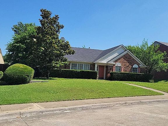 3rd image of 825 Priscilla Ln