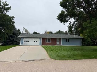 9101 Lakeview Dr, North Platte, NE 69101