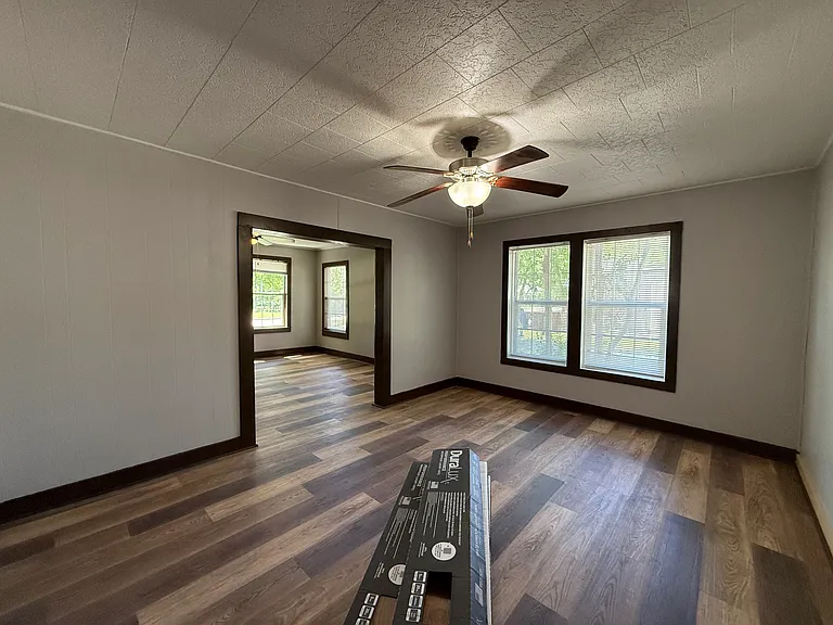 402 McKinney St — Photo 13