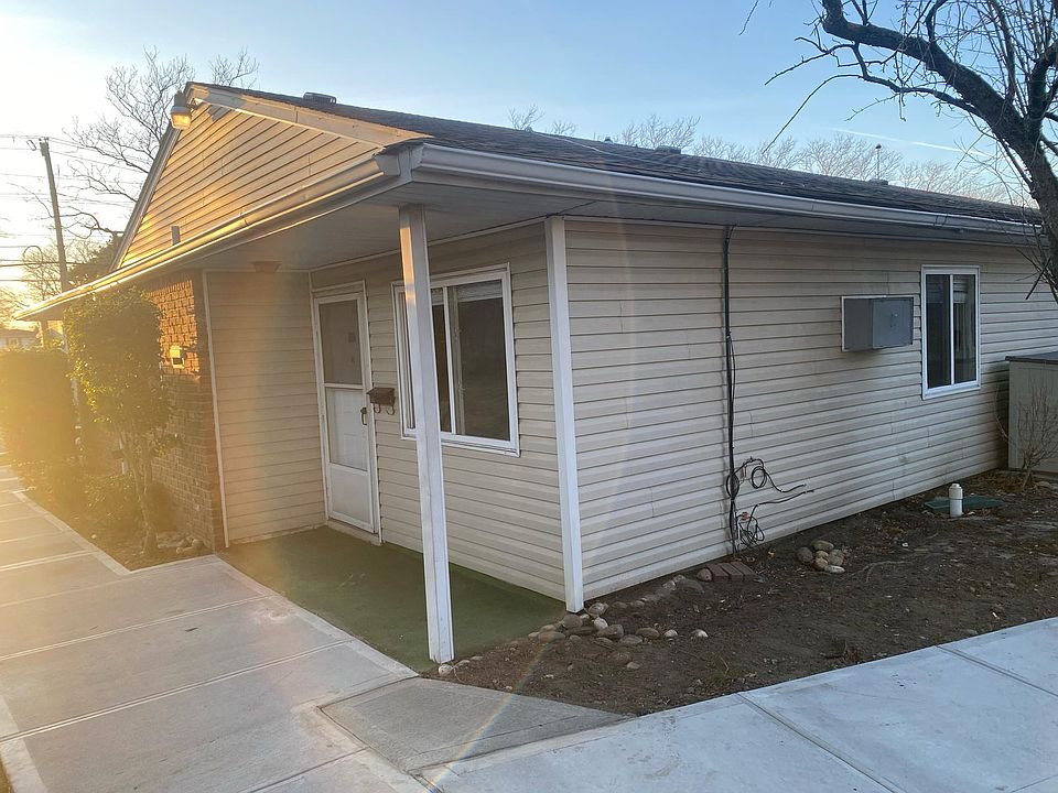 1st image of 20 Parkcenter Dr #E