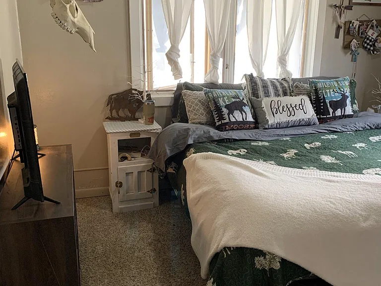 537 Cy Ave — Photo 8
