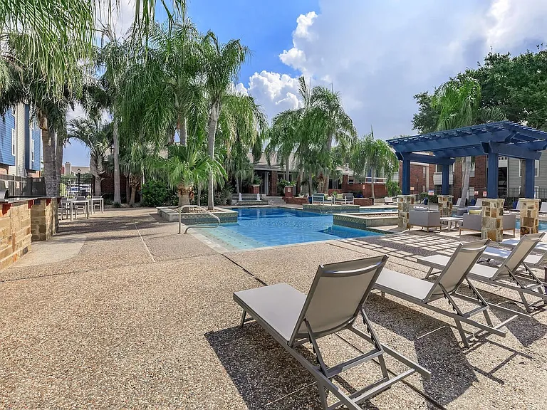 Sawgrass Apartments — Photo 18