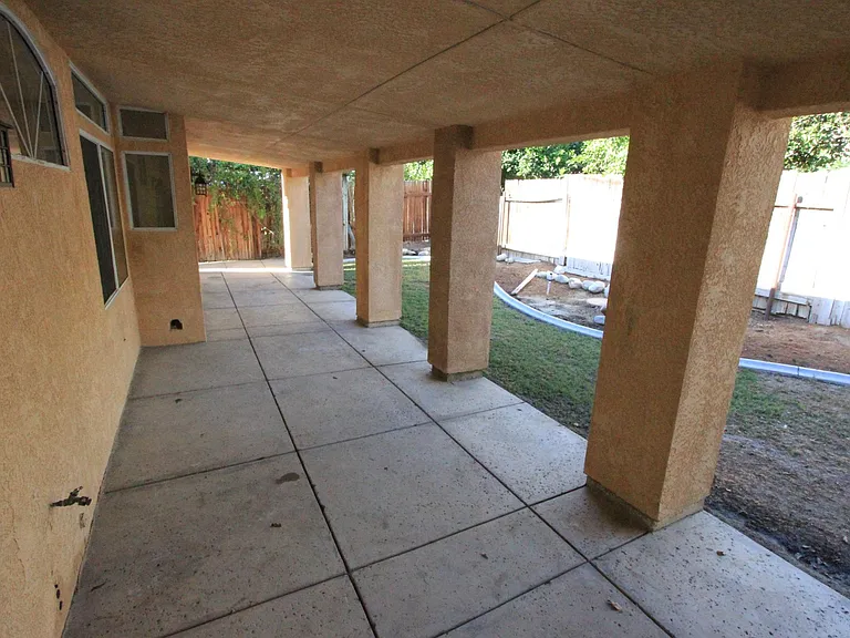 1104 Sand Creek Dr — Photo 13