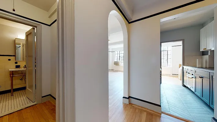 Rented by Bond New York | media 28