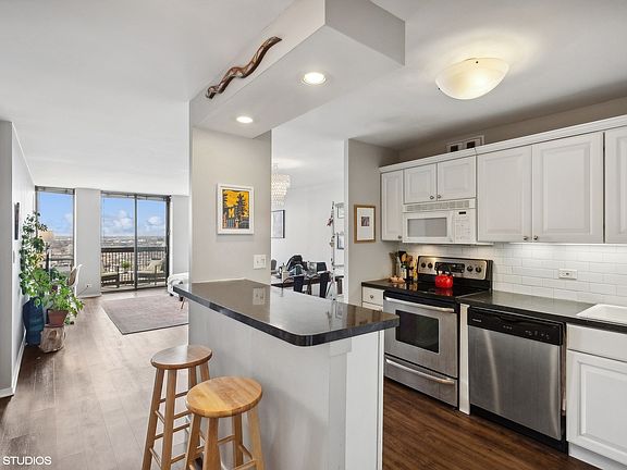 4th image of 1660 N Lasalle St APT 3608
