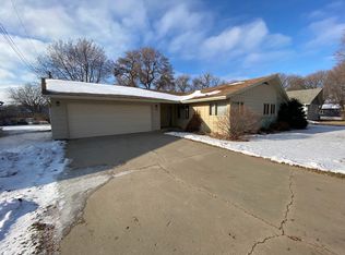 1315 Walnut St, Hull, IA 51239