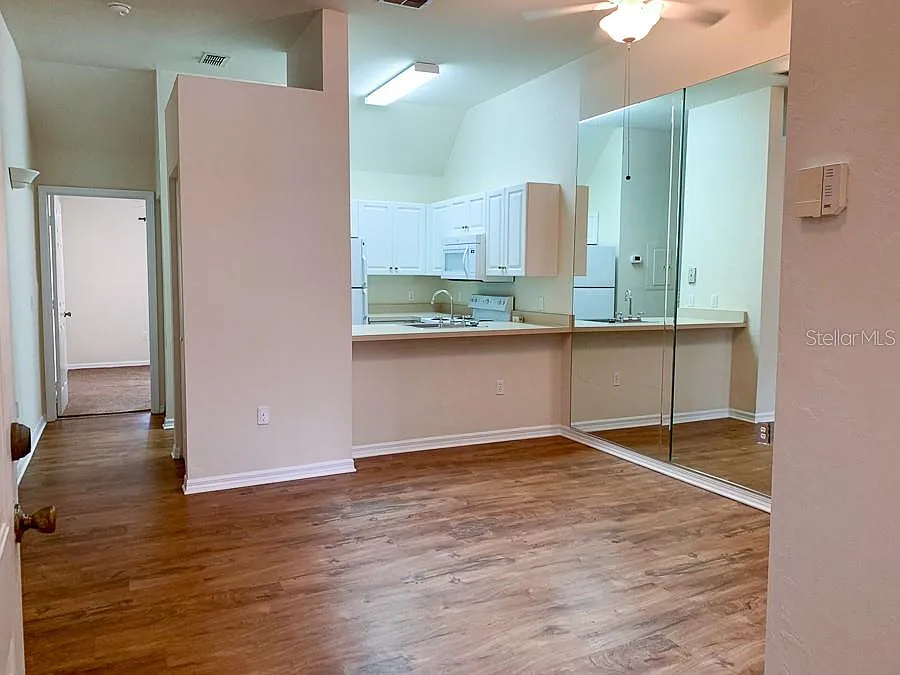 Building Photo - 3901 SW 27th St #5