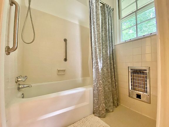5th image of 3033 Saint Charles Ave