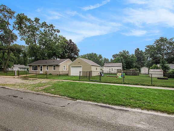 3rd image of 2147 Lewis Dr