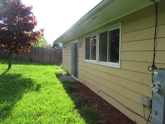 4th image of 3541 School Dr