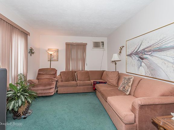 4th image of 70 Lucille Ave