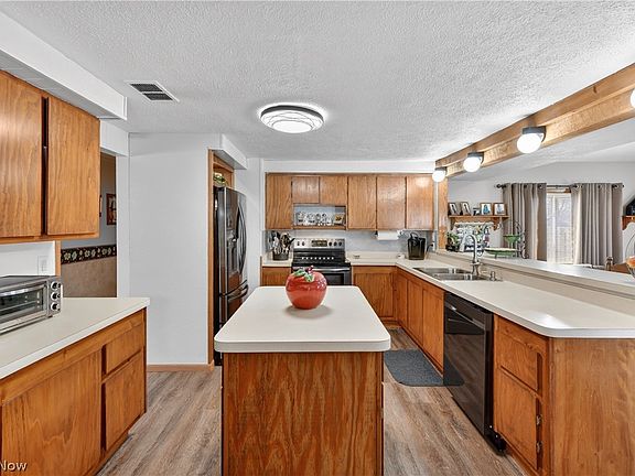 3rd image of 9239 Lakeside Dr