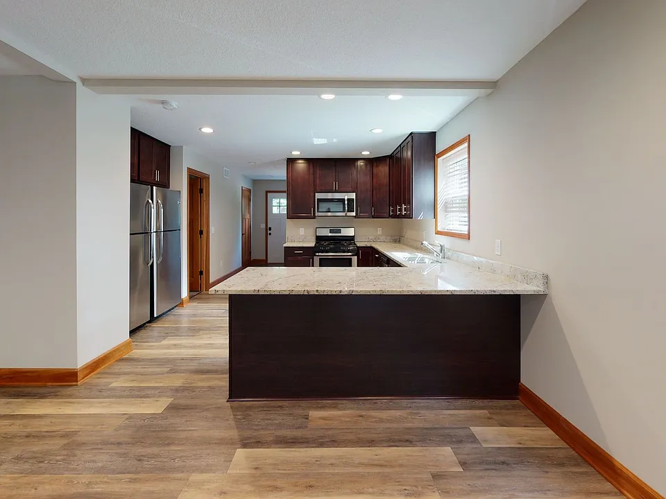 1014 13th Ave SE