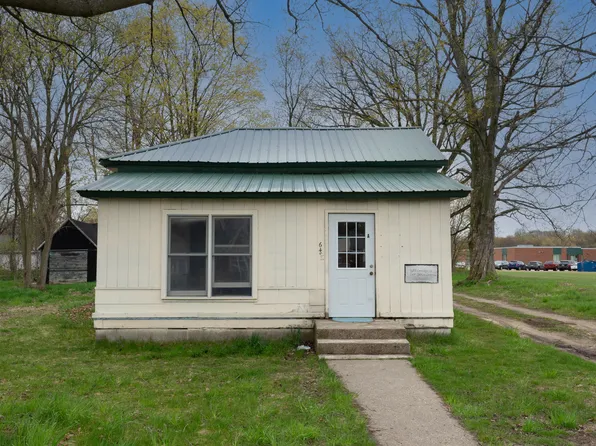64 S Cook St, Hesperia, MI 49421