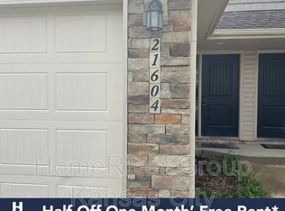 21604 Westover Ct, Peculiar, MO 64078