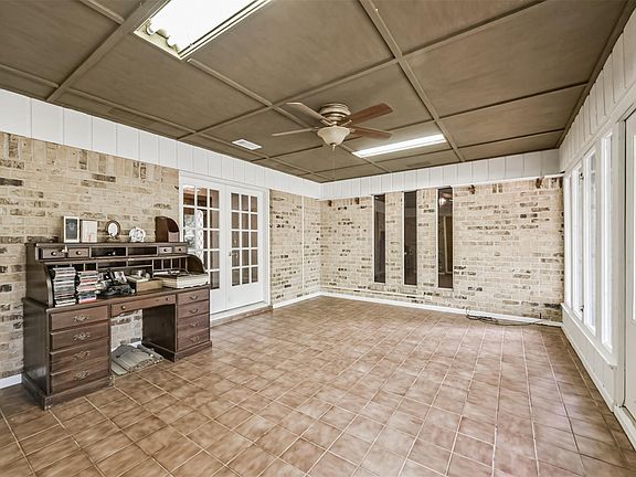 5th image of 410 Riverside Dr