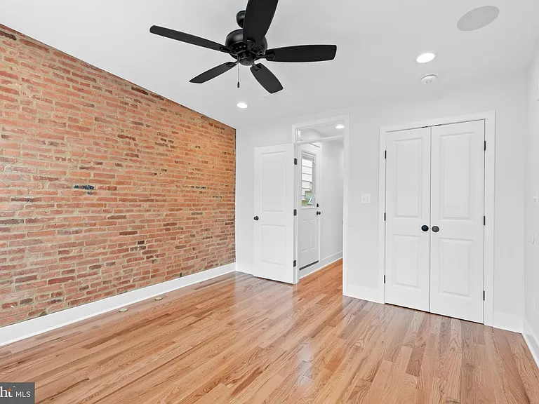 1434 Marshall St — Photo 23