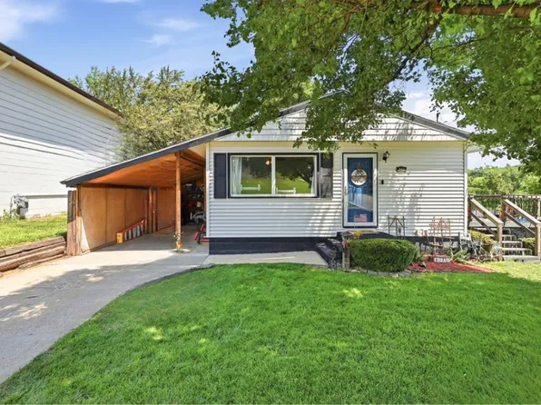 902 4th St, Glenwood, IA 51534