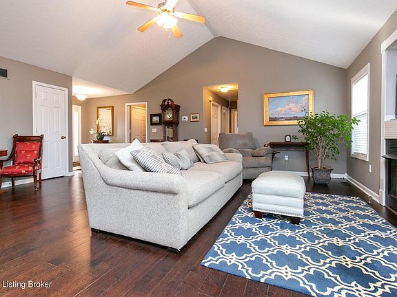 3rd image of 476 Stream View Dr