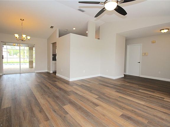 4th image of 110 SE 12th Pl