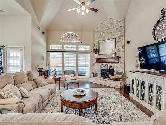 2nd image of 5603 Creek Crossing Ln