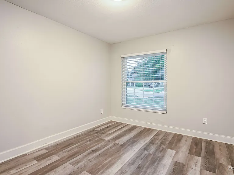 202 Minnesota Woods Ln — Photo 10