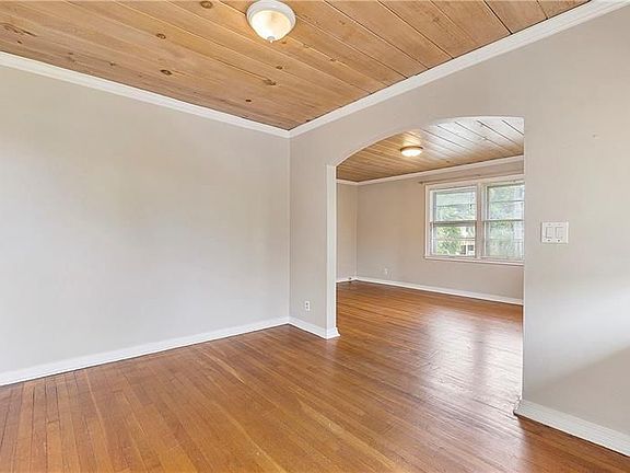 2nd image of 611 SE 1st St