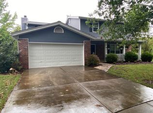 502 Charoak Dr, Ballwin, MO 63021