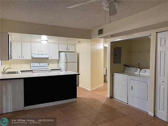 3rd image of 451 NE 136th St APT 205